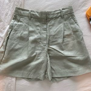 Aritzia Effortless Linen 5’ Short, Pastel Sage Green